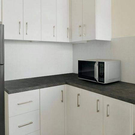 Delta Hotels By Marriott City Center Doha Exterior foto A typical microwave oven