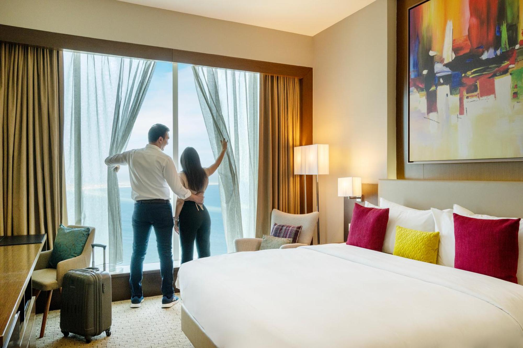 Delta Hotels By Marriott City Center Doha Exterior foto A guest room at the hotel