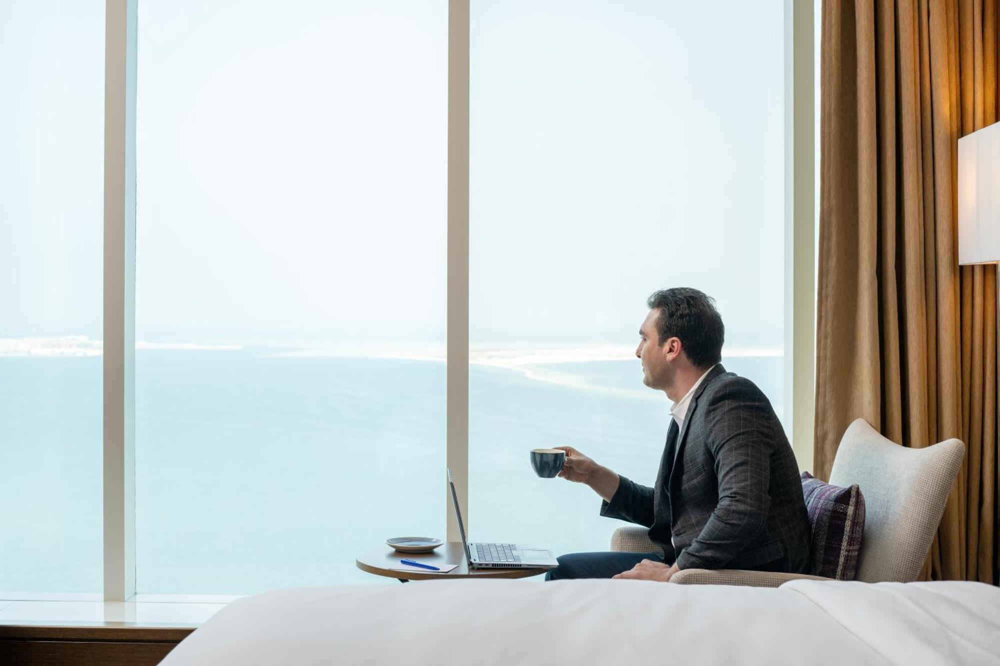 Delta Hotels By Marriott City Center Doha Exterior foto A guest enjoying the view from a room at the hotel