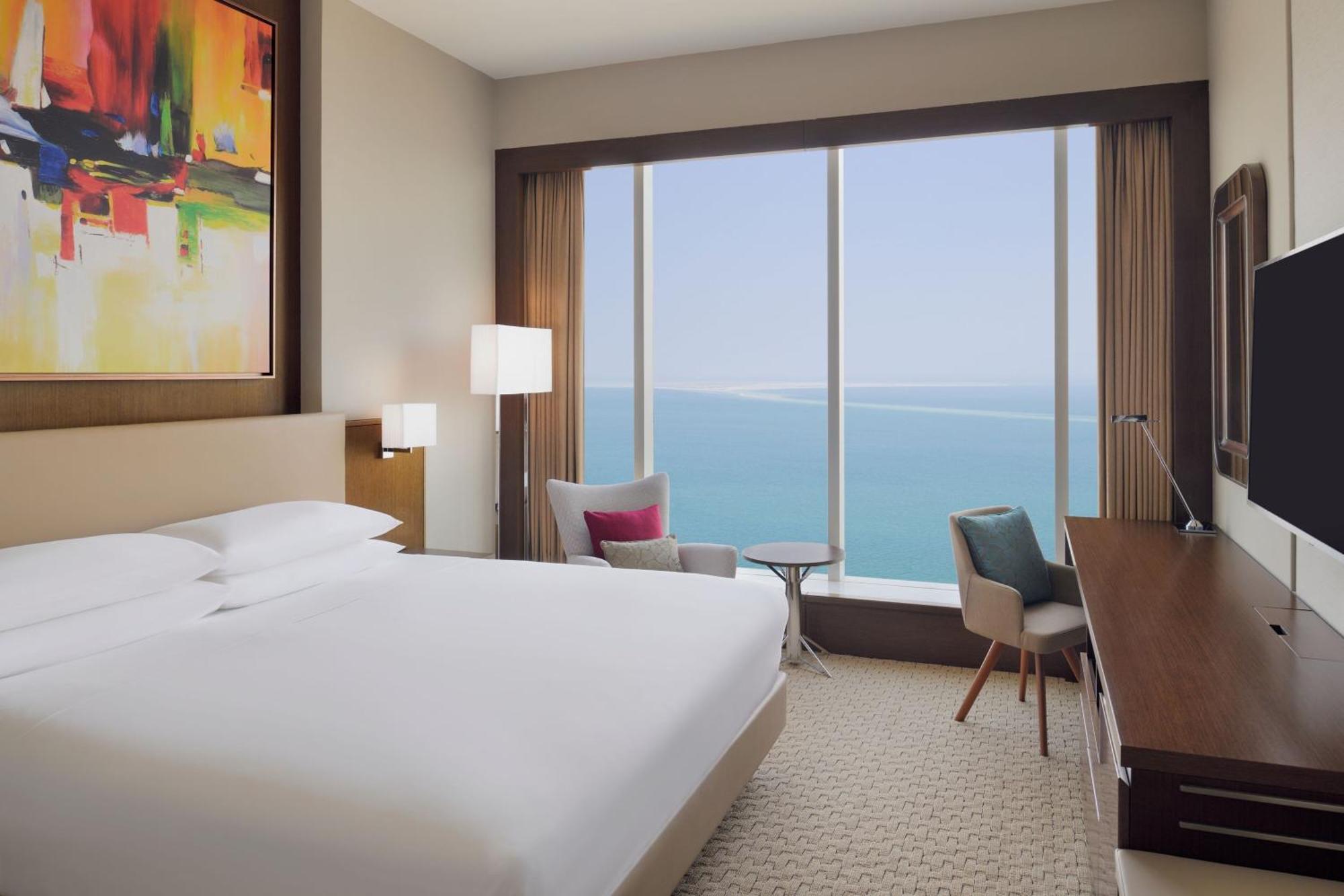 Delta Hotels By Marriott City Center Doha Exterior foto A guest room at the hotel