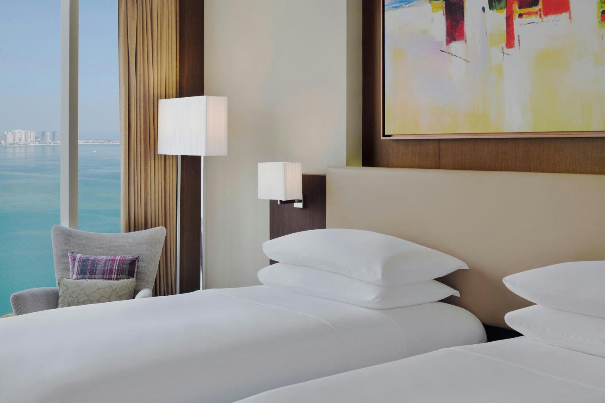 Delta Hotels By Marriott City Center Doha Exterior foto A guest room at the hotel